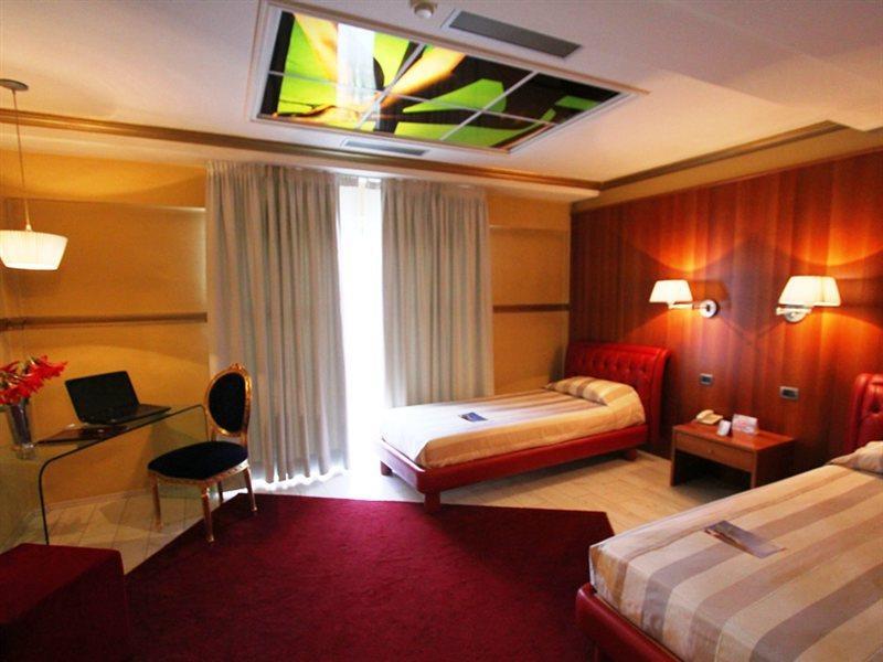 Diplomat Hotel & Spa Тирана Экстерьер фото